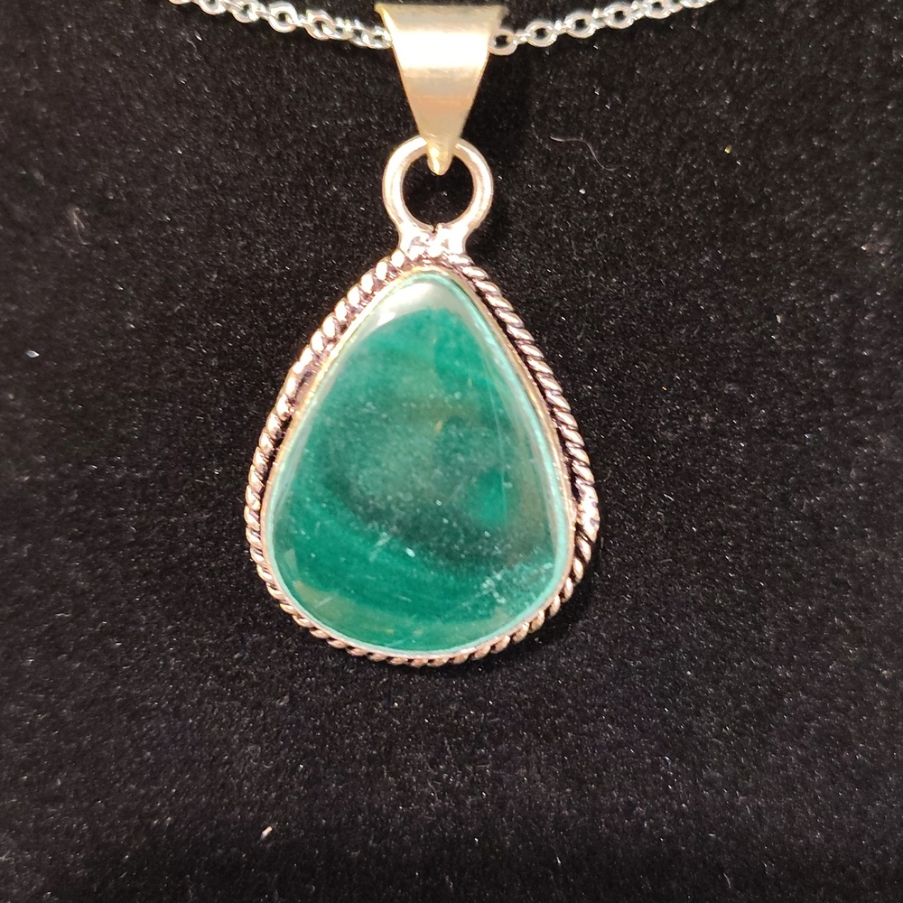 Malachite Pendant Necklace - Picture 4 of 5